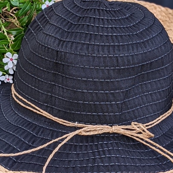 NWT Time and Tru Beach Floppy Hat in Black - Picture 2 of 4